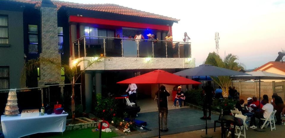 It's a home away from home with a honeymoon Suites Vacation rental in South Africa