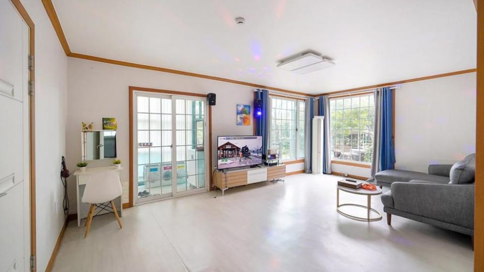 WHITE HOUSE IN THE FOREST Bed and Breakfast in Gyeonggi-do