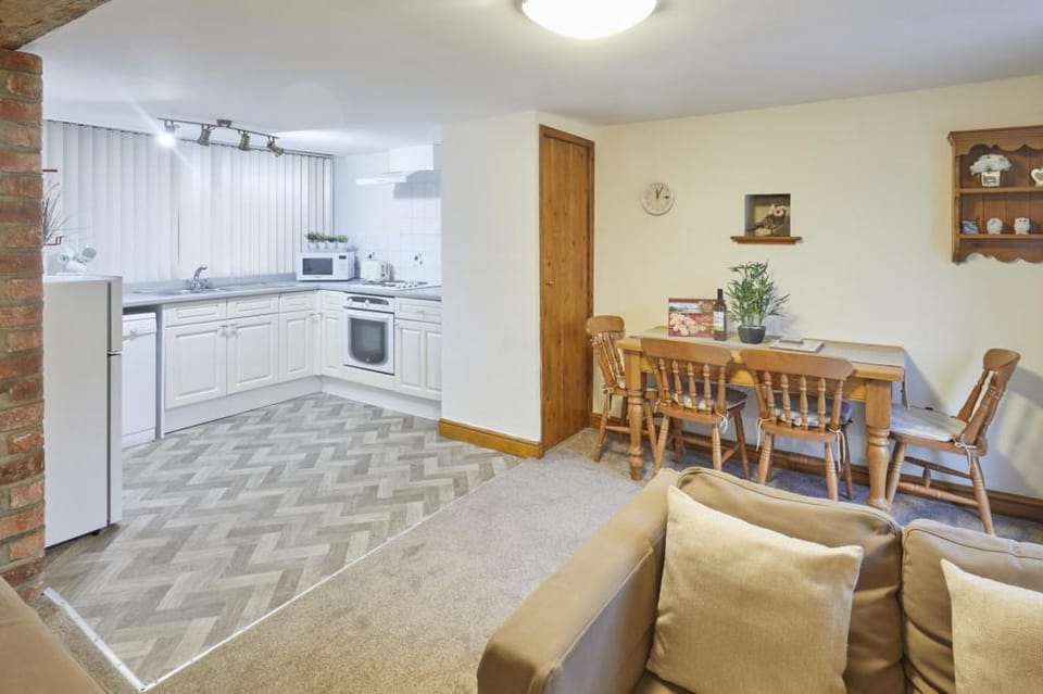 Host & Stay | Owl in Newton-on-Rawcliffe Apartment in England