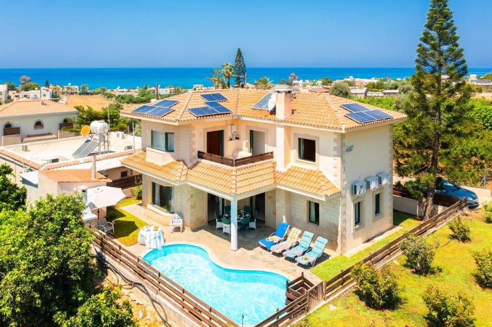 Villa Olivetta: Large Private Pool, Walk to Beach, Sea Views, A/C, WiFi, Car Not Required            Apartment in Paphos District