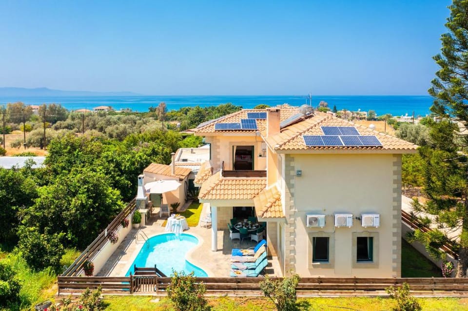 Villa Olivetta: Large Private Pool, Walk to Beach, Sea Views, A/C, WiFi, Car Not Required            Apartment in Paphos District