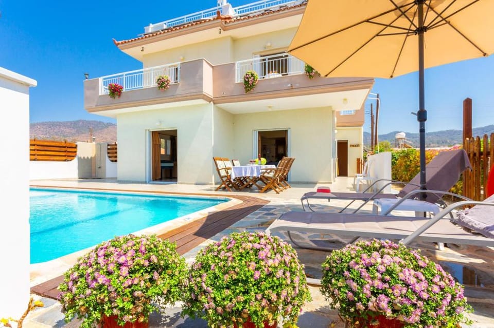 Kalisto Beach Villa: Large Private Pool, Walk to Beach, Sea Views, A/C, WiFi, Car Not Required       Apartment in Paphos District