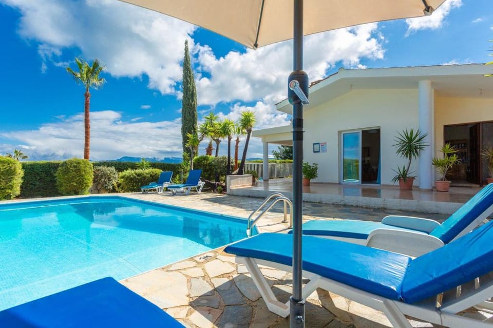 Villa Christia Maris: Large Private Pool, Walk to Beach, Sea Views, A/C, WiFi                        Apartment in Paphos District
