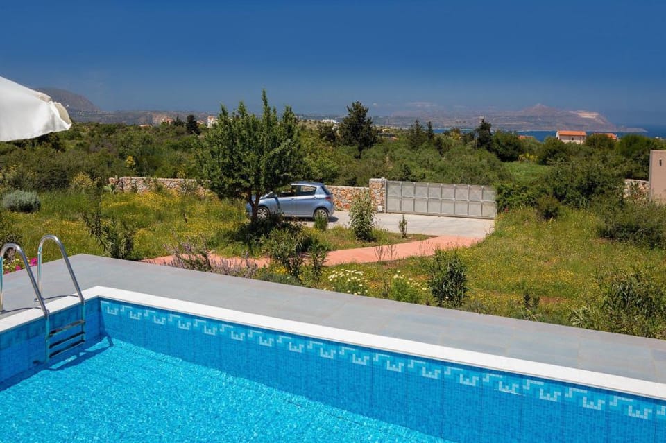 Villa Arda: Large Private Pool, Sea Views, A/C, WiFi                                                 Apartment in Crete Region