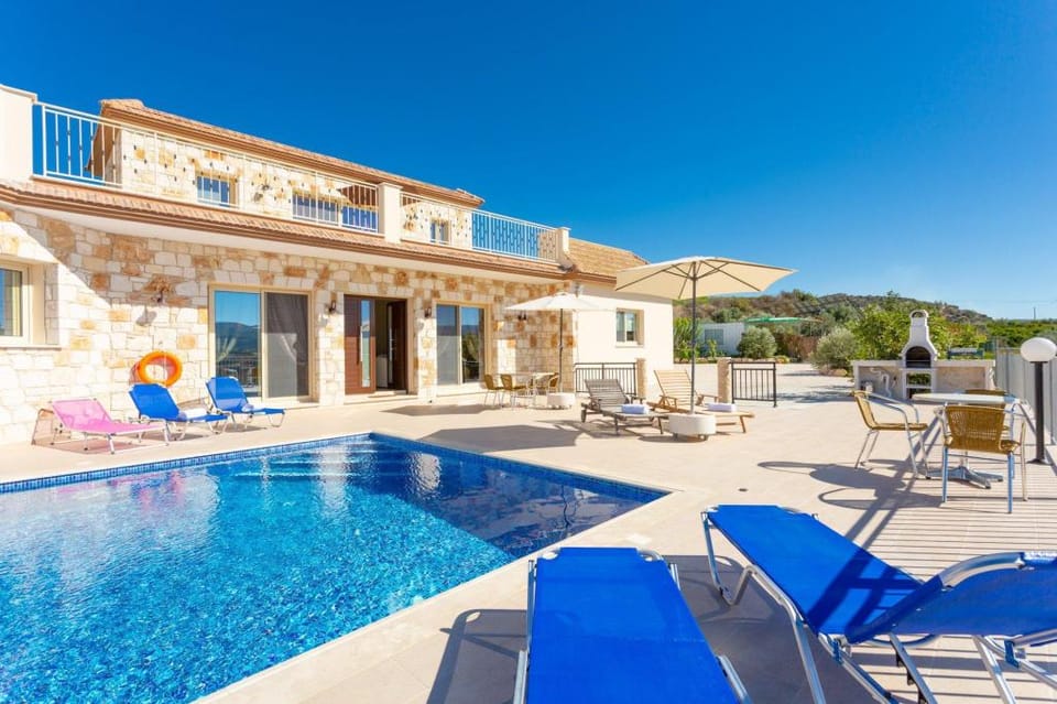 Villa Christel: Large Private Pool, A/C, WiFi, Eco-Friendly                                          Apartment in Paphos District