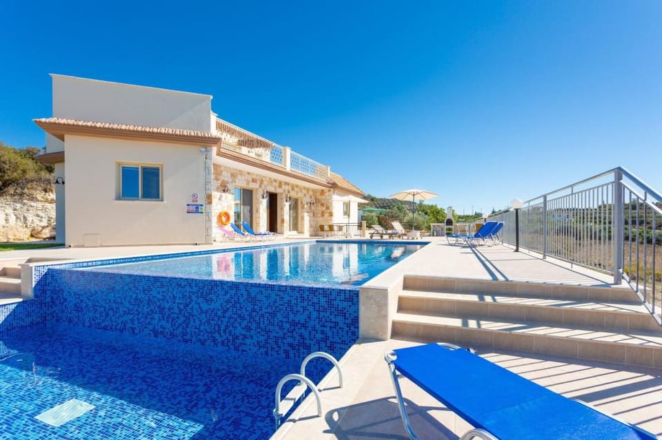 Villa Christel: Large Private Pool, A/C, WiFi, Eco-Friendly                                          Apartment in Paphos District