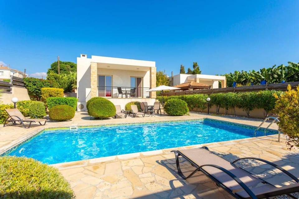 Villa Felice: Large Private Pool, Walk to Beach, Sea Views, A/C, WiFi, Car Not Required              Apartment in Paphos District