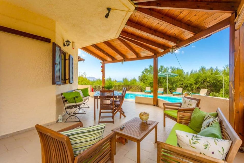Villa Armi: Large Private Pool, Walk to Beach, Sea Views, A/C, WiFi, Eco-Friendly                    Apartment in Crete