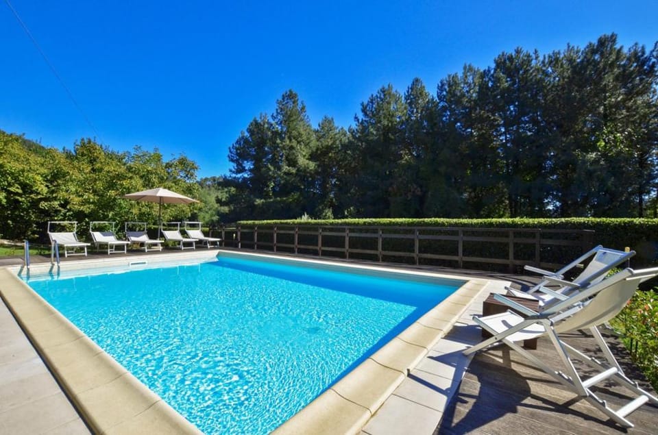 Villa Casale di Rosa: Large Private Pool, WiFi                                                       Apartment in Lucca