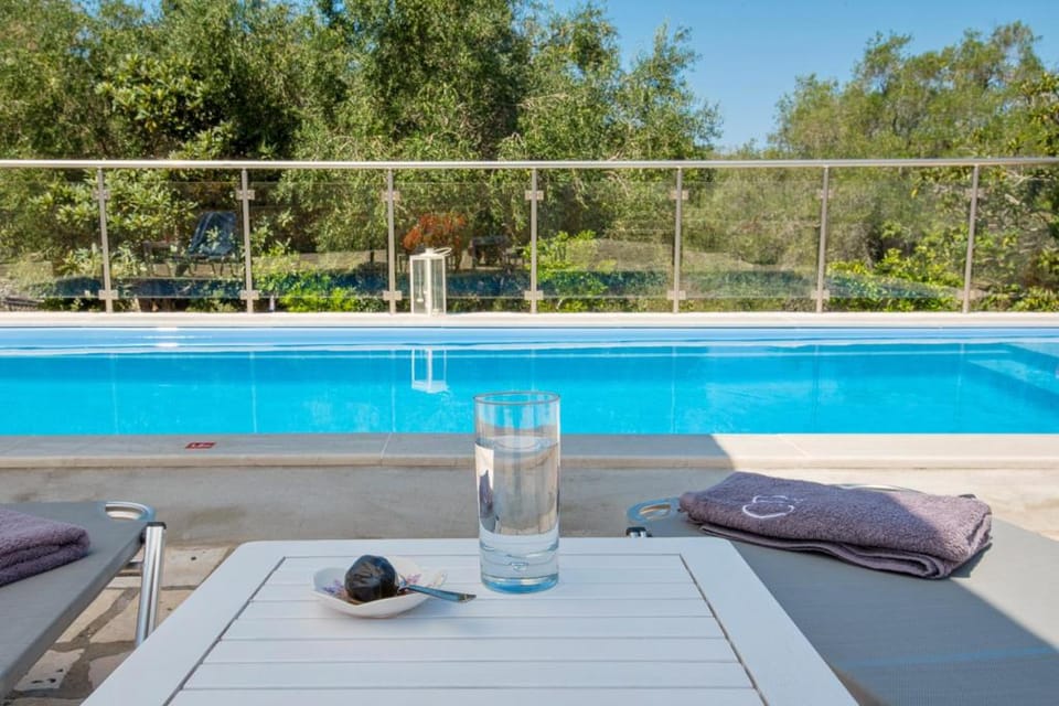 Villa Constadina: Large Private Pool, A/C, WiFi                                                      Apartment in Peloponnese, Western Greece and the Ionian