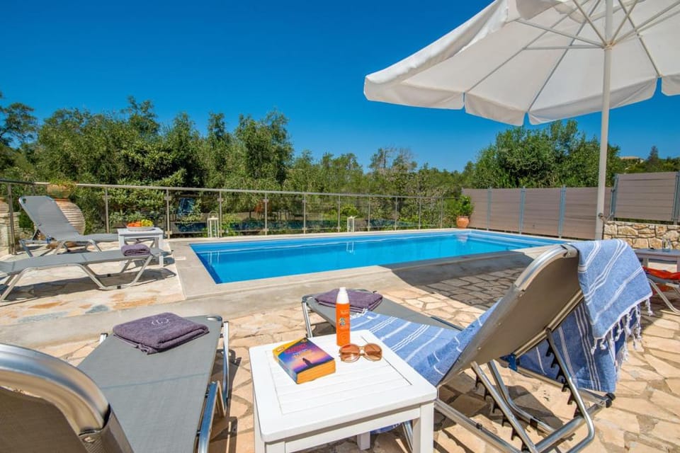 Villa Constadina: Large Private Pool, A/C, WiFi                                                      Apartment in Peloponnese, Western Greece and the Ionian