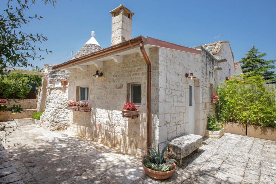 TD Dimora di Genna Trulletto with Lush Garden Pool Apartment in Apulia