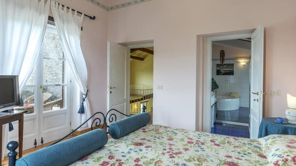 VILLA NINFEO 10+4, Emma Villas Apartment in Arezzo