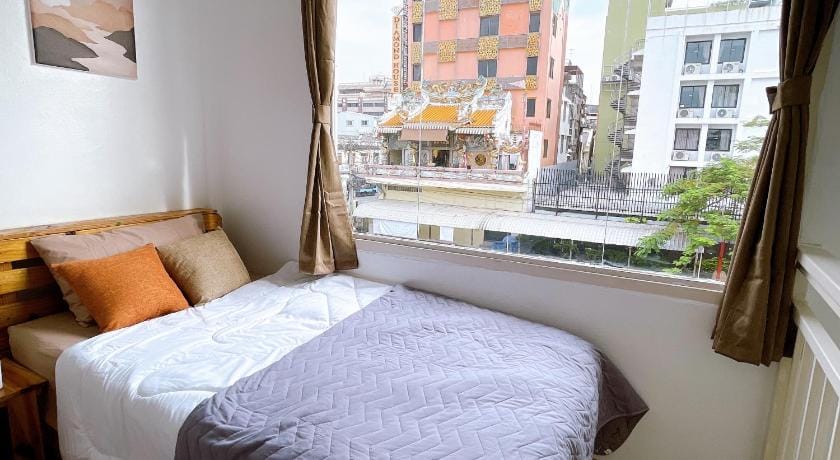 Lively and cozy canal house, Entire house Vacation rental in Bangkok