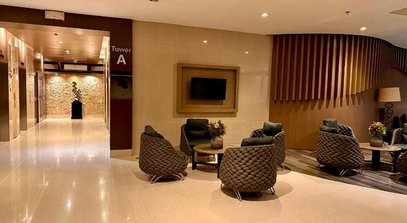 Luxury Seaside Sunset view at SM MOA Free Parking Apartment in Pasay