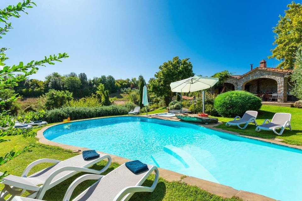Villa Casale Silvia: Large Private Pool, A/C, WiFi                                                   Apartment in Umbria