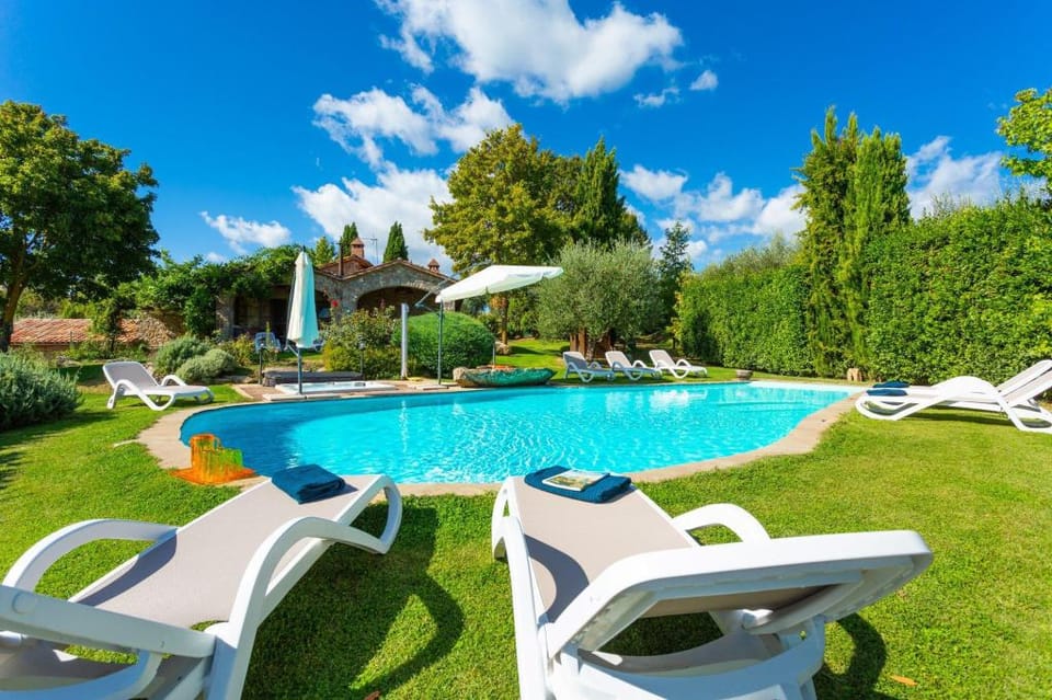 Villa Casale Silvia: Large Private Pool, A/C, WiFi                                                   Apartment in Umbria