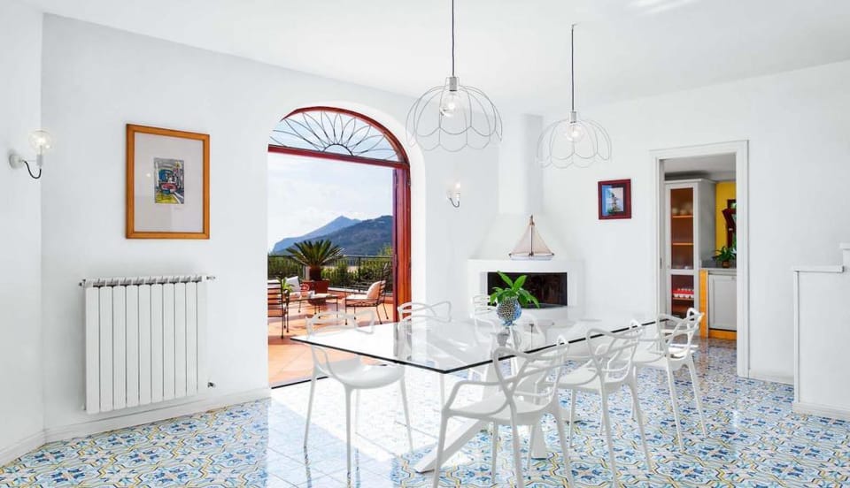 Villa Chez Piè. 5 bedrooms villa, infinity pool and sea views Apartment in Massa Lubrense