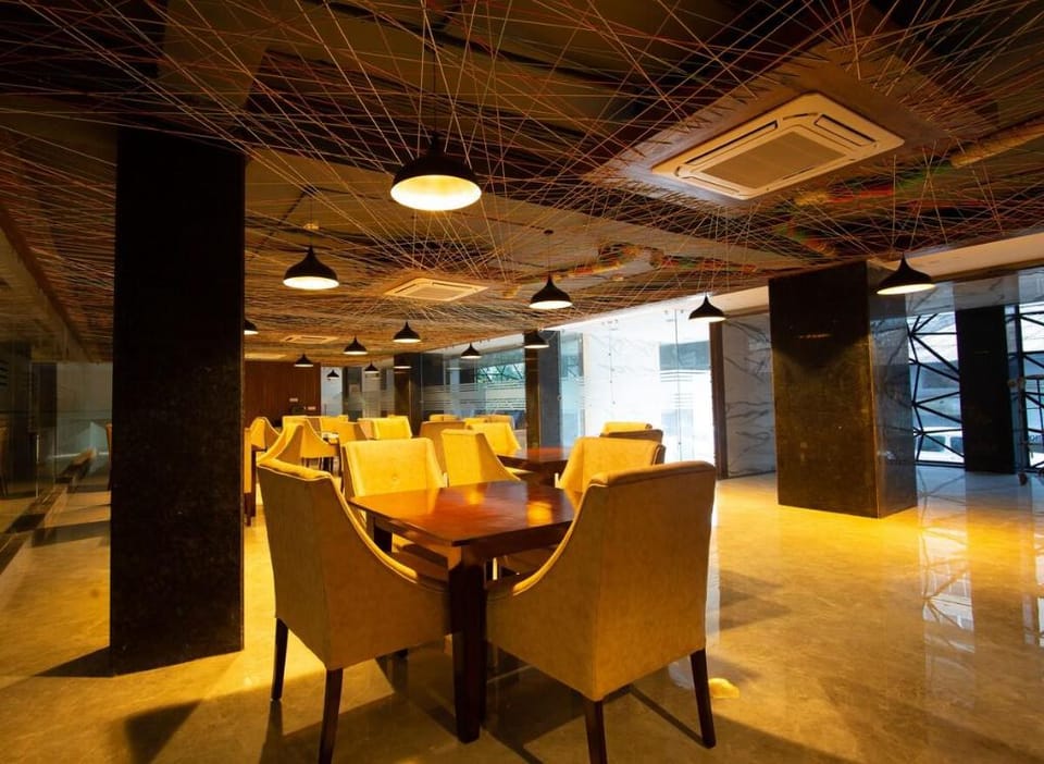 Room With Sofa and Smart TV Near Aerocity Apartment in New Delhi