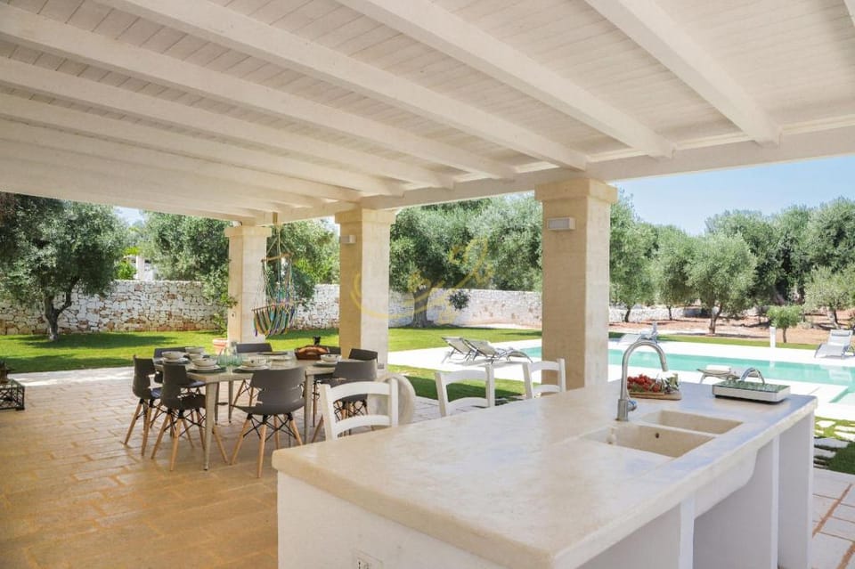 TD Villa Ricchiari Traditional Villa with Designer Pool Apartment in Province of Taranto