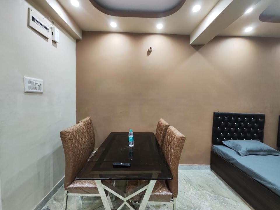 Massive 3BHK Serviced Apt for Big Groups & Family Apartment in Kolkata