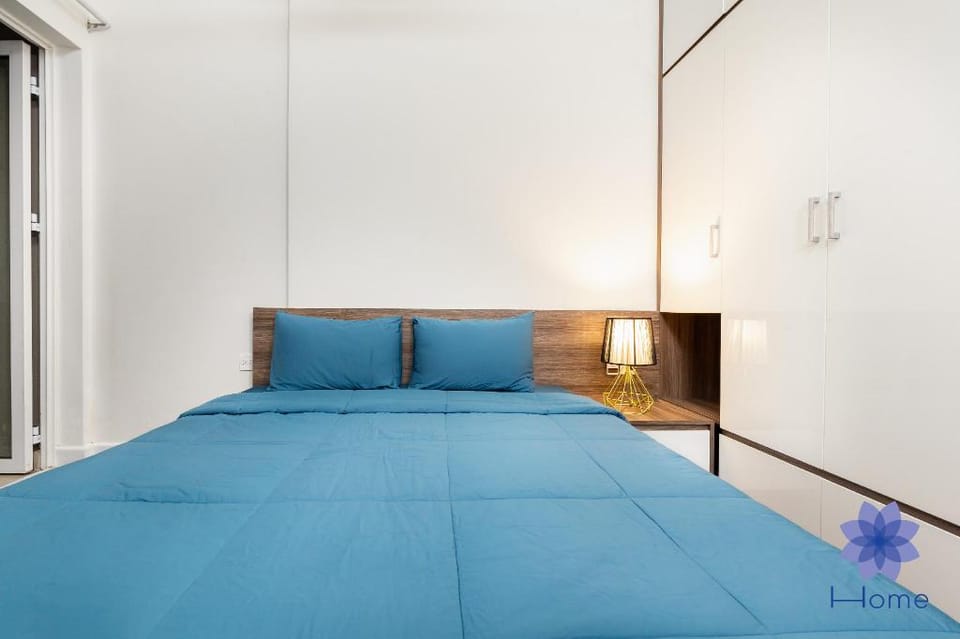 LUXURY 2BRs w/Pool View-near AIRPORT;FREE GYM&POOL Apartment in Ho Chi Minh City