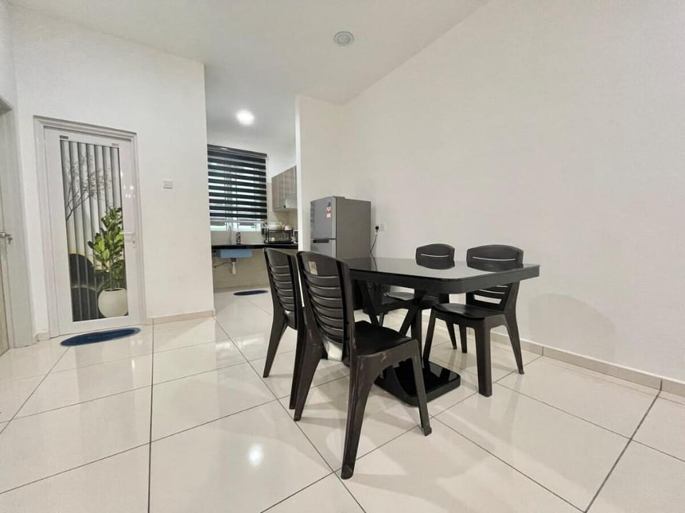 A Pleasant 4BR Home III - 5 mins to shops and mall Vacation rental in Kedah