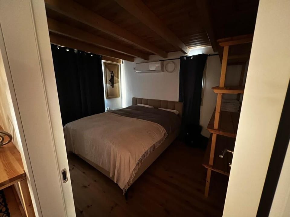 Exclusive Wooden cabin Vacation rental in Haifa District