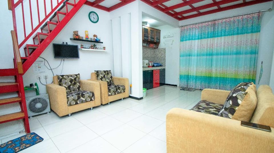 Villa Shiny | Karaoke & Chill Spot Villa in Batu