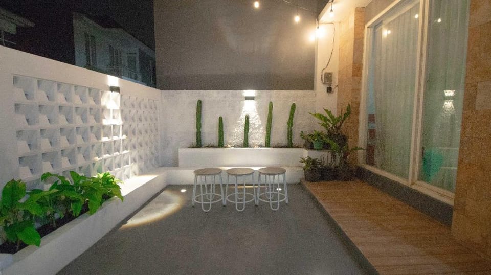 Villa Shiny | Karaoke & Chill Spot Villa in Batu