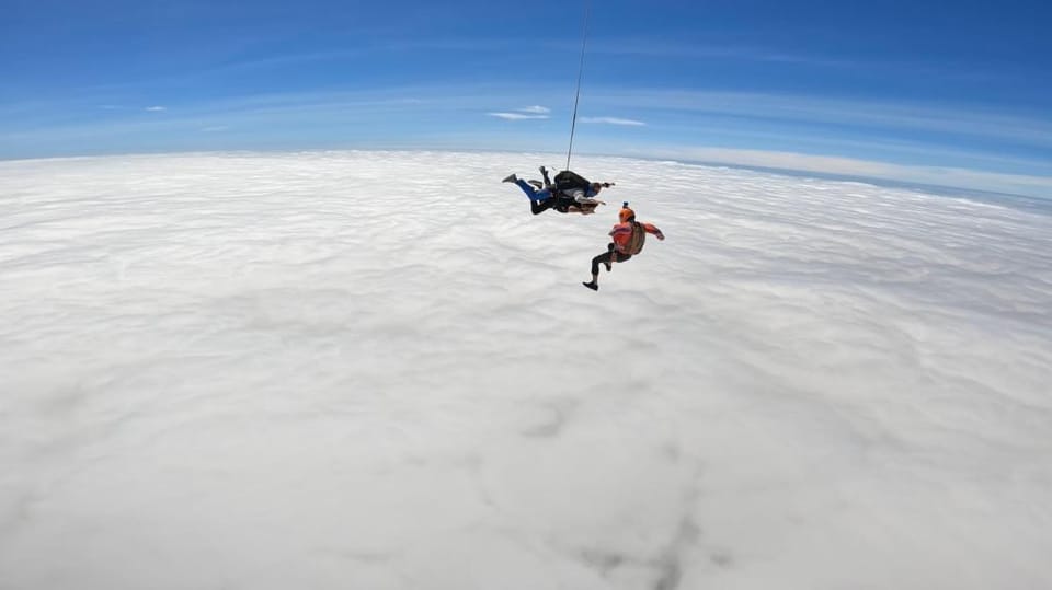 SKYDIVING THAILAND  Apartment in Chon Buri Changwat