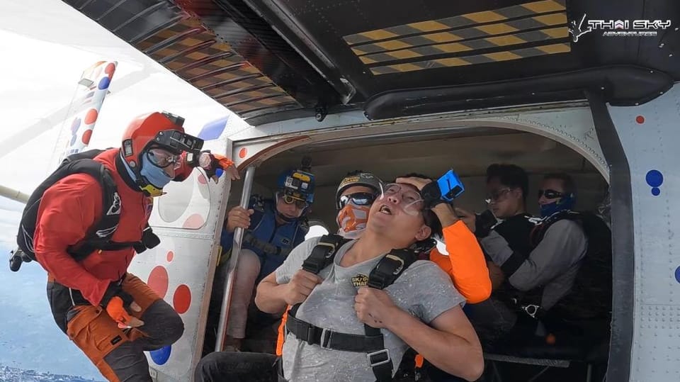 SKYDIVING THAILAND  Apartment in Chon Buri Changwat