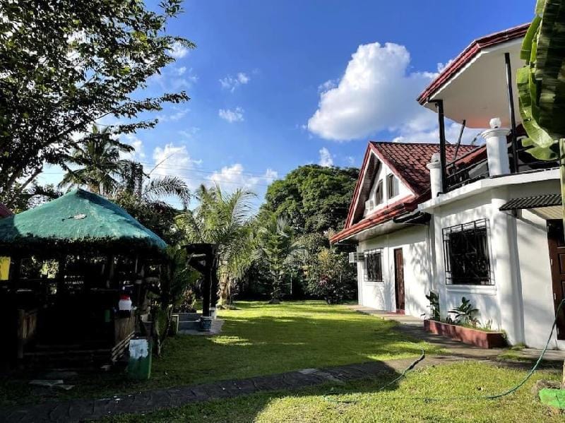 3-Bedroom Country Farm Home Pool ParkSprings Lipa Villa in Calabarzon