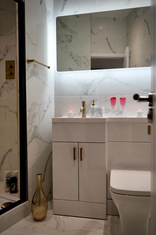 Executive Apart-His & Her Showers with Netflix 103 Apartment in Bradford