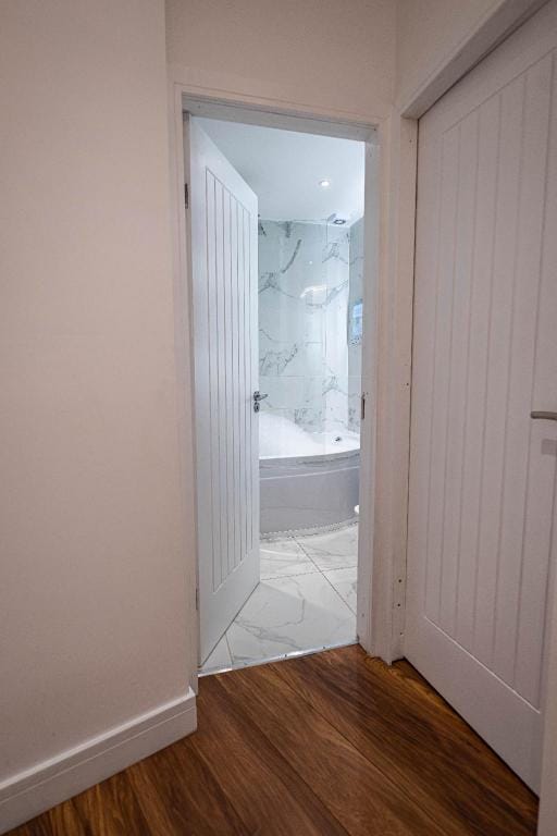 Deluxe Flat-Jaccuzi- Surround Sound & Netflix 105 Apartment in Bradford