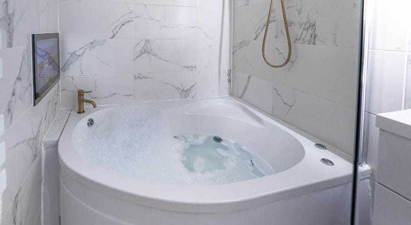 Manhattan Luxury Suites Apartment in Bradford