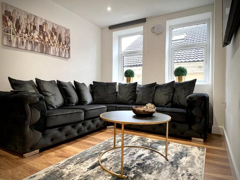 Manhattan Luxury Suites Apartment in Bradford