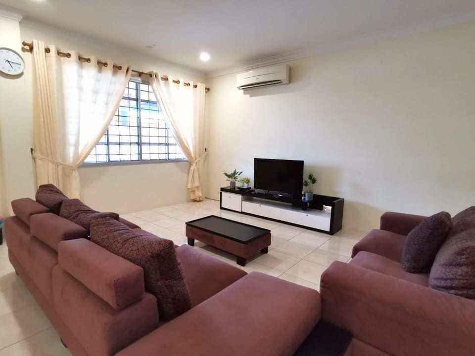 Kuching Homestay for 8 pax  Vacation rental in Kuching