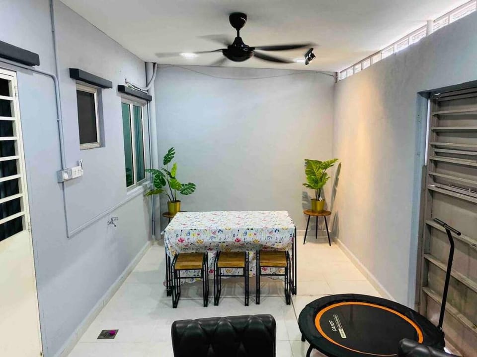 THE GREEN-SEMENYIH HOMESTAY FAMILY SUITES 8-10 PAX Vacation rental in Negeri Sembilan, Malaysia