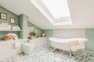 Cà Uvenere, Modern Farmhouse with Pool Apartment in Tuscany