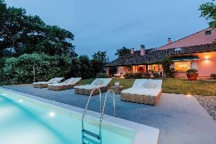 Cà Uvenere, Modern Farmhouse with Pool Apartment in Tuscany