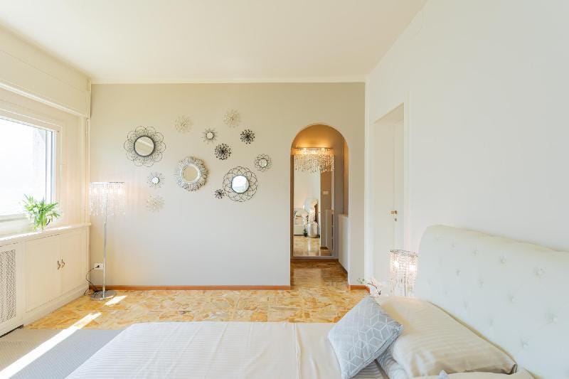 Villa Bianca - Front Lake Pool Apartment in Tremezzina