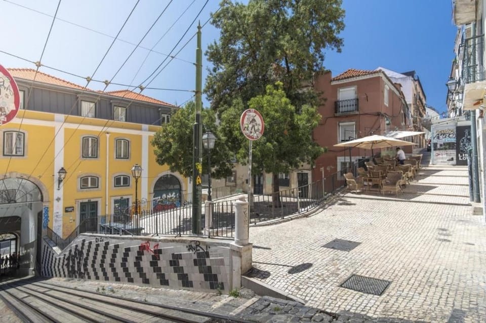 LVPremier Bica BI1 terrace, garden, AC, views, BBQ Apartment in Lisbon
