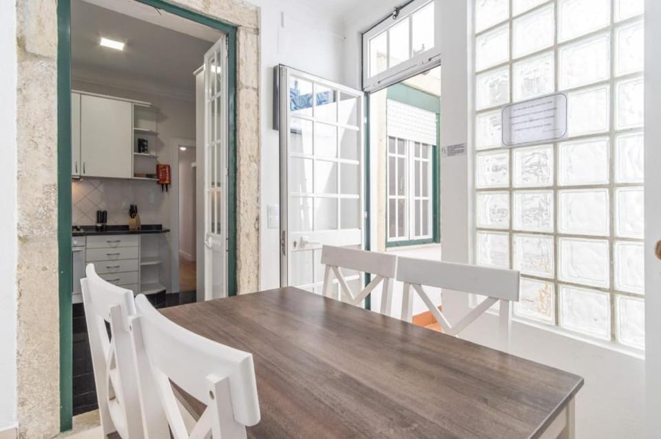 LVPremier Bica BI1 terrace, garden, AC, views, BBQ Apartment in Lisbon