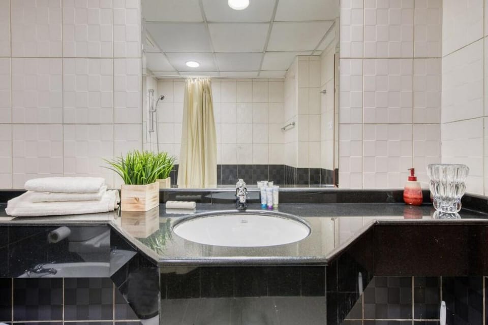 Fresh two bedroom Marina apartment Vacation rental in Dubai