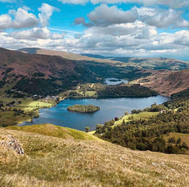 Spacious luxury dog friendly home. Bowness centre  Apartment in Bowness-on-Windermere