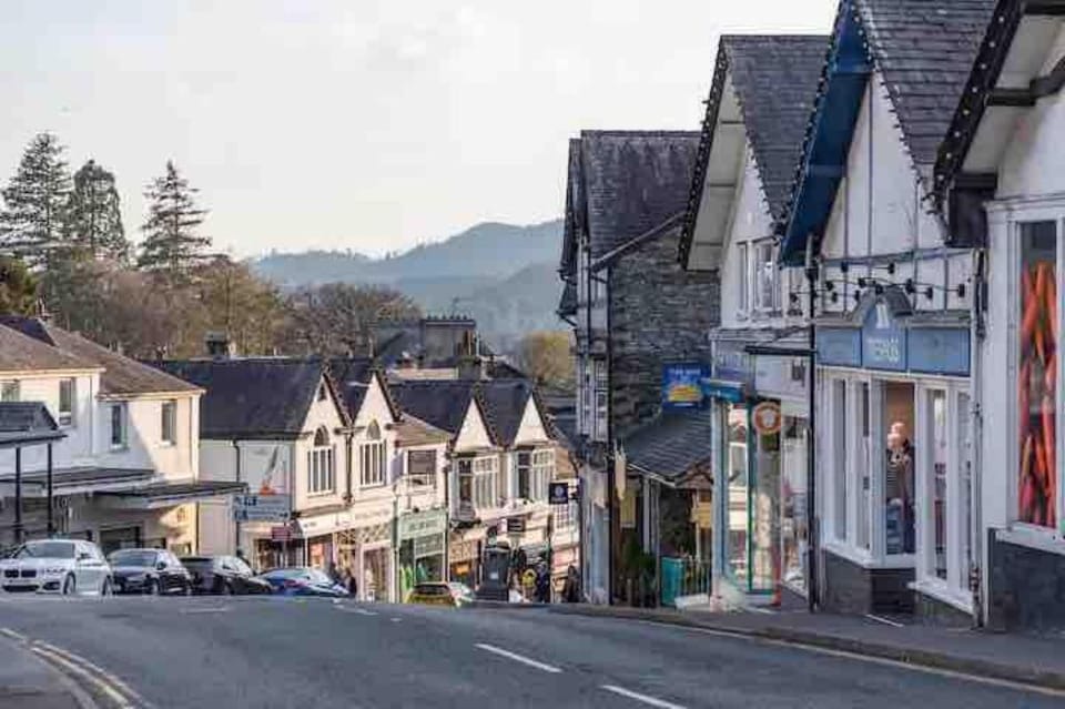 Spacious luxury dog friendly home. Bowness centre  Apartment in Bowness-on-Windermere