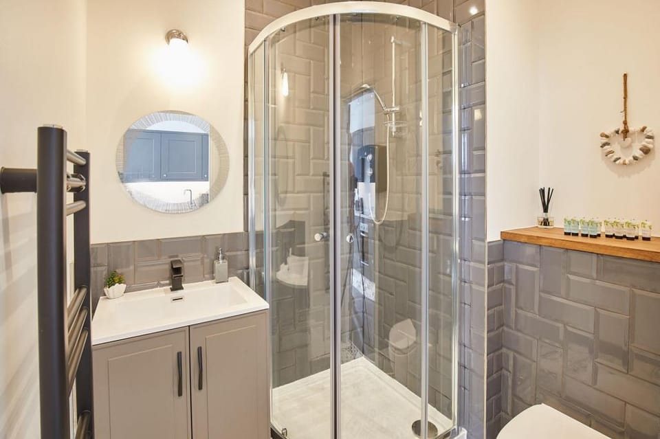 Host & Stay | Apartment 2 @ Queens Court Apartment in Scarborough