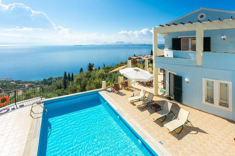 Villa Georgios: Large Private Pool, Sea Views, A/C, WiFi                                             Apartment in Peloponnese, Western Greece and the Ionian