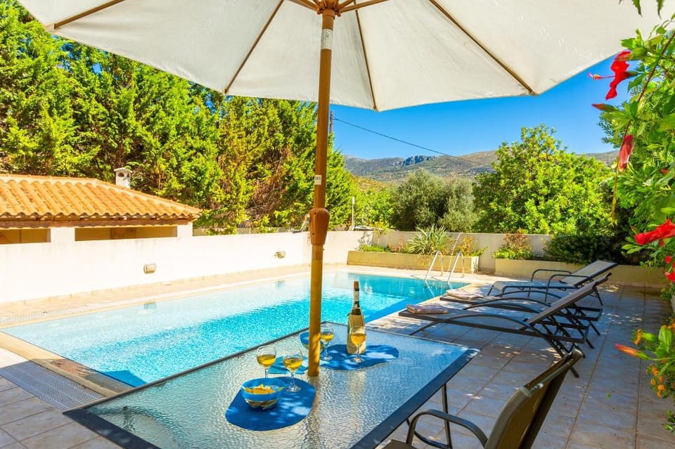 Villa Ismini: Large Private Pool, A/C, WiFi, Eco-Friendly                                            Apartment in Cephalonia